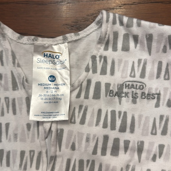 Halo SleepSack gray triangle print size medium (6-12M) - Picture 2 of 3